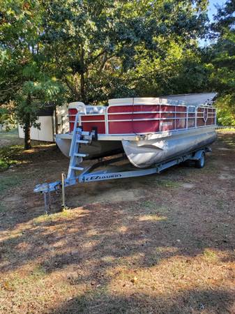 2017 pontoon boat $16,900