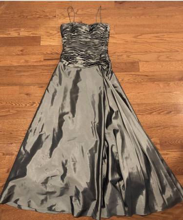 Photo JS COLLECTIONS Long Gray Dress Formal Evening Ball Gown, 8 $45