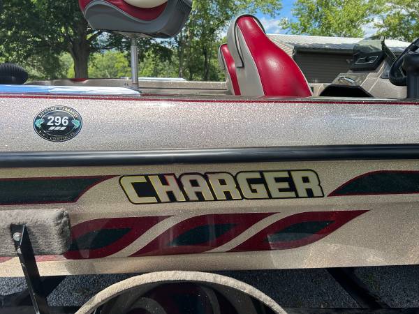 Photo 2014 CHARGER BASS BOAT 296 193 GARAGE KEPT MINT CONDITION $50,000