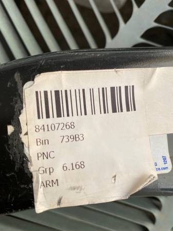 Photo 16-21 Chevy Malibu RF control arm $50