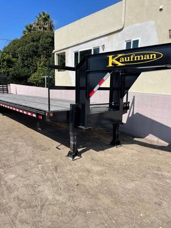 Photo 2022 Kaufman 40ft equipment trailer, gooseneck, 35ft Deck space, NEW $24,500