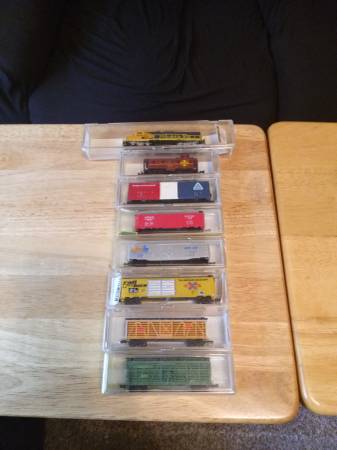 Photo 8 life like n scale train cars all mint condition in boxes $65