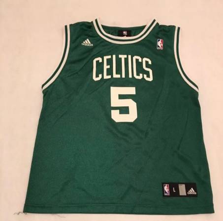 Photo Boston Celtics Kevin Garnett youth large14-16 green jersey by Adidas. 25 leng $20