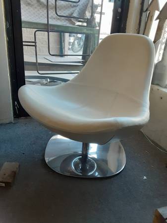 Photo Mid-century EGG Chair $500