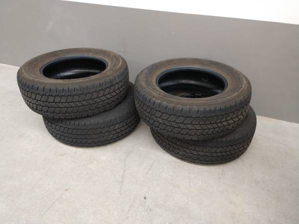 Photo New truck tire take offs $350