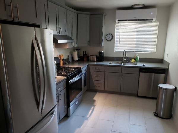 Photo Palm Springs offering totally remodeled 1 bedroom, 1 bathroom unit. $1,000