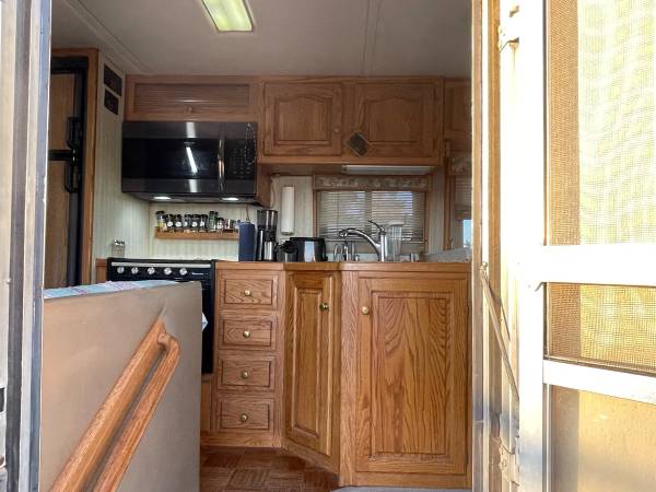 Photo RV motorhome with option for cheap living $14,950