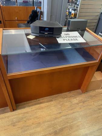 Photo Retail display case with shatterproof glass $500