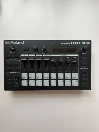 Photo Roland MC-101 $420