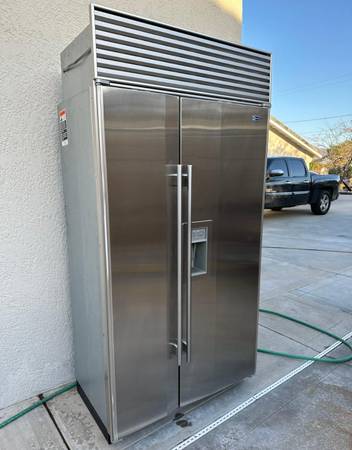 Photo SUPER CLEAN 42 BUILT-IN STAINLESS SUBZERO REFRIGERATOR W WATERICE $3,000