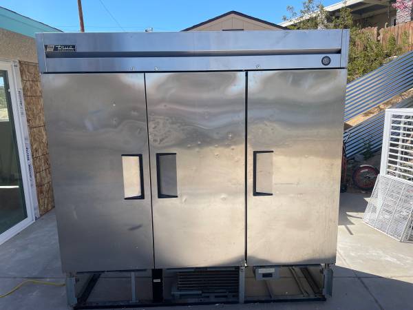 Photo True freezers t-72f and t-49f, commercial two and three door $500
