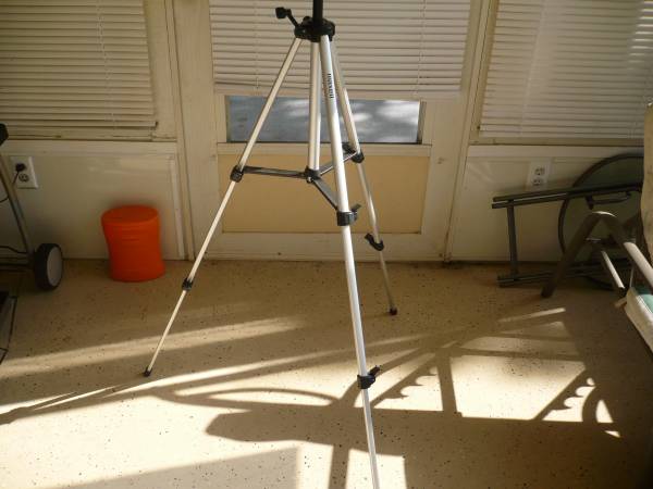 Photo MAXELL BLACK  SILVER PHOTOGRAPHY TRIPOD WITH EXTENSIONS, LEVEL QUICK $15
