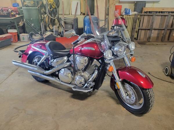 Photo 2006 Honda Fury VTX 1300 motorcycle ready to ride low Miles $4,500