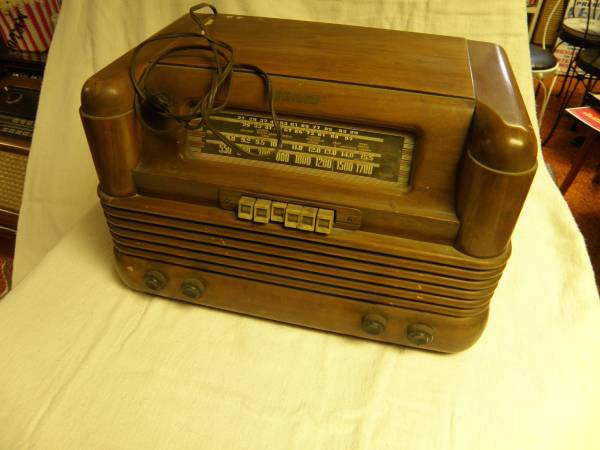 Photo Antique Philco Radio $45