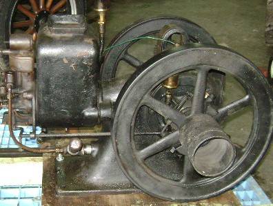 Photo Hit Miss engines, flywheel engine, old tractors, steam, pumps whistles