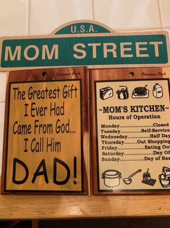 KITCHEN WALL DECOR STREET SIGN AND PLAQUES FOR FUN - NEW $15