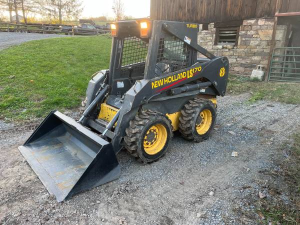 Photo 04 NEW HOLLAND LS170 L170 SKID STEER, RUNS AND WORKS GOOD $14,900