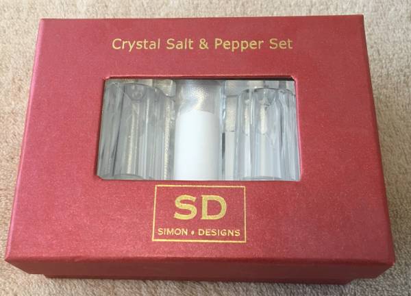 Photo NEW Crystal Salt and Pepper Shaker $3