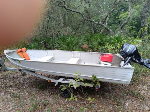 Photo 16 aluminum runabout w 8hp motor $1,750