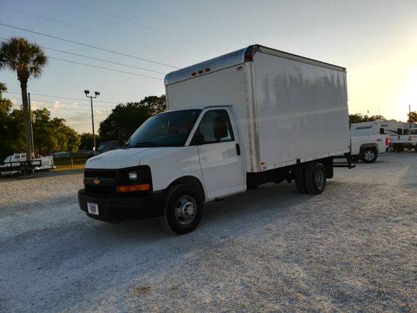 2009 Chevrolet Chevy Express Commercial Cutaway Cab-Chassis Van 2D