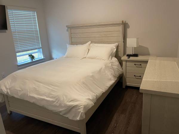 Furnished Room in New House in Gulf Breeze $850