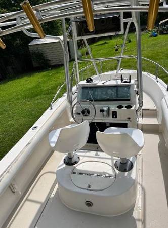 ROBALO CENTER CONSOLE WITH T TOP $3,500