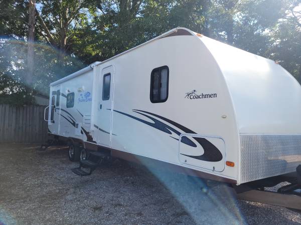 Photo NEW PRICE31 FT COACHMEN FREEDOM EXPRESS WITH SUPERSLIDE $12,500 OBO