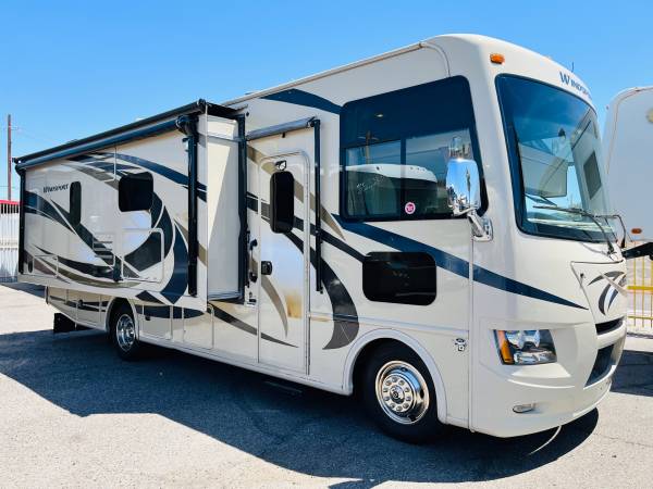 2014 windsport 32ft class A with full wall slideout 33k miles V10 ...