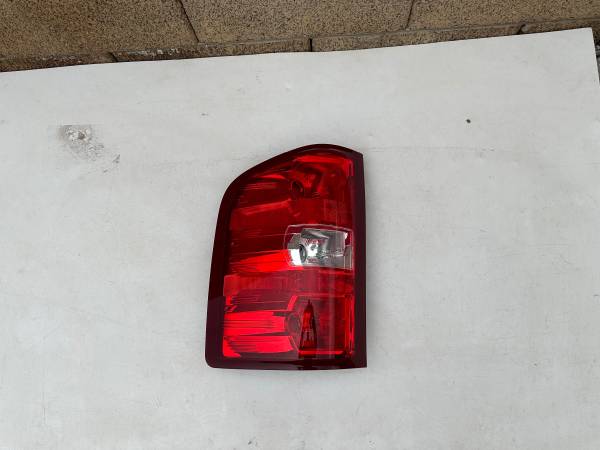 Photo Chevy Silverado Tail Light 2007 - 2014, Chevy Silverado Tailight - $85 lsaquo image 1 of 2 rsaquo (google map)