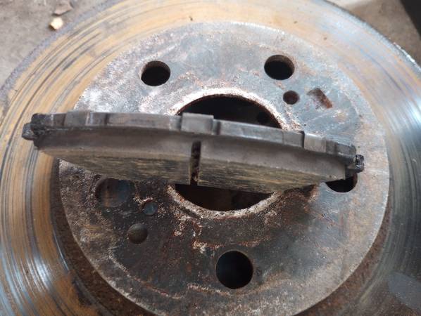 2010 TOYOTA PRIUS BRAKE PADS AND ROTORS 60 Auto Parts Sale 