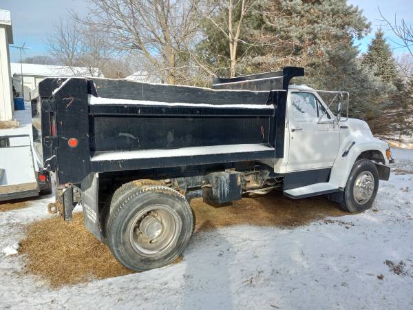 Photo f series dump truck - $20,000 (BLUE GRASS, IA)