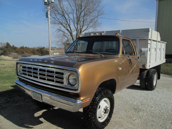 1974 Dodge W300 Power Wagon - $8900 (brighton,ia) 