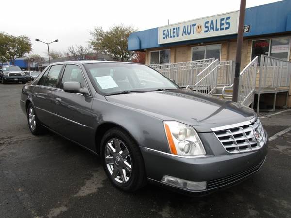 Photo 2007 Cadillac DTS - NEW TIRES - SUNROOF - LEATHER, HEATED, AND COOLED SEATS - $7,488 (2007 Cadillac DTS - NEW TIRES - SUNROOF)