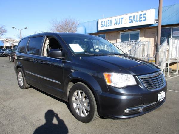 Photo 2013 Chrysler TOWN  COUNTRY TOURING - STOW 39N GO - REAR CAMERA - D - $11,988 (2013 Chrysler TOWN  COUNTRY TOURING -)