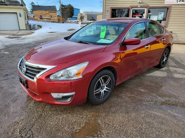 Photo 2014 Nissan Altima, Super clean in and out, drive great - $8,900 (Plymouth)