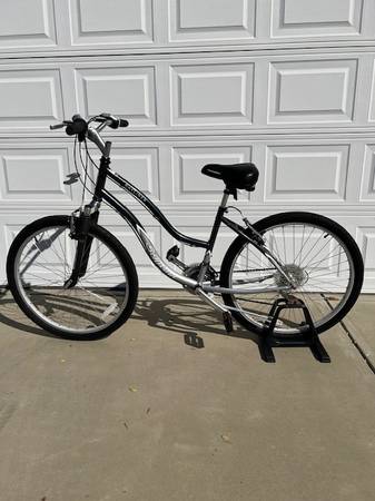 schwinn skyliner women's bike