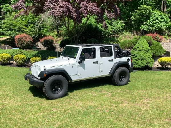 Photo 2016 Bright White Jeep Wrangler Unlimited Trail Ready  - $25,900 (Riverdale, NJ)