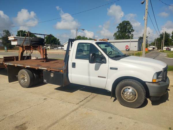 Photo 2004 Ford F350 6.0 cab and chassis W10ft. Flatbed and gooseneck ball - $8,500 (Vandalia IL)