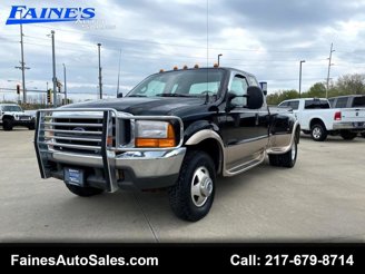 Photo Used 1999 Ford F350 Lariat for sale