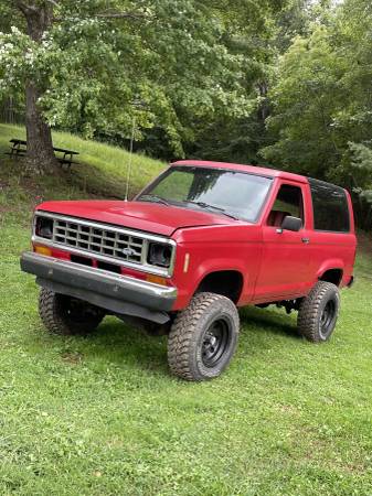 Photo 1986 Ford Bronco II - $1,600 (BLUEFIELD)
