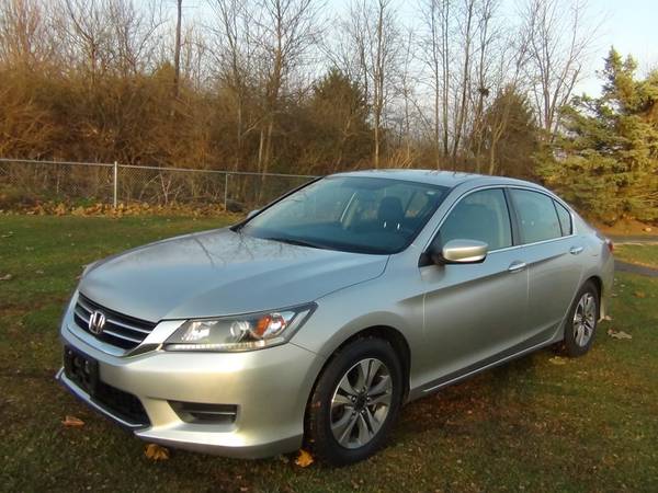 Photo 2014 Honda Accord LX sedan for sale, GAS SAVER, 36MPG, 69K Miles - $16,500 (Tuscola, Illinois)
