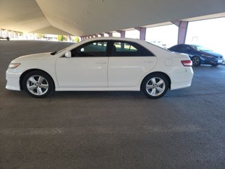 Photo Used 2010 Toyota Camry LE for sale
