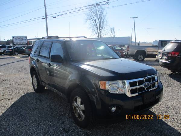 Photo BIG BIG BIG SALE TODAY 09 FORD ESCAPE SUNDAY 1-9-22 - $2,495 (PRESTIGE FAMILY USED CARS 7444 FREMONT PIKE PERRYSBURG OH)
