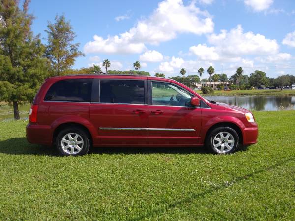 2012 Chrysler Town and Country Touring Edition stow and go - $5400 ...