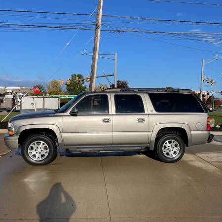 Photo 2003 Chevy Suburban Z71 - $7,997 (Rome)