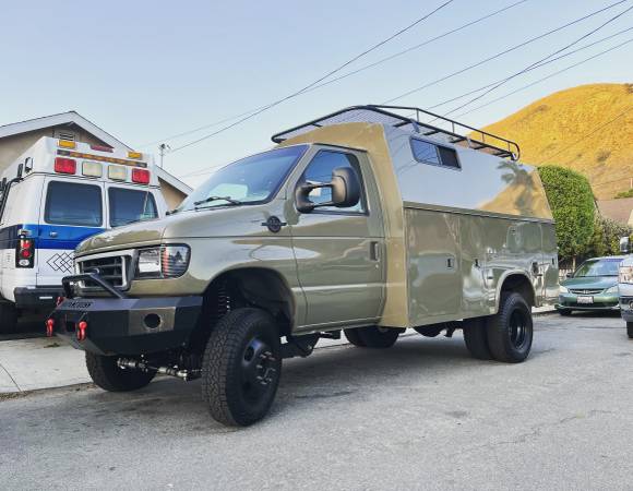 Photo Econoline Diesel Van 4x4 - $43,000 (Ventura)