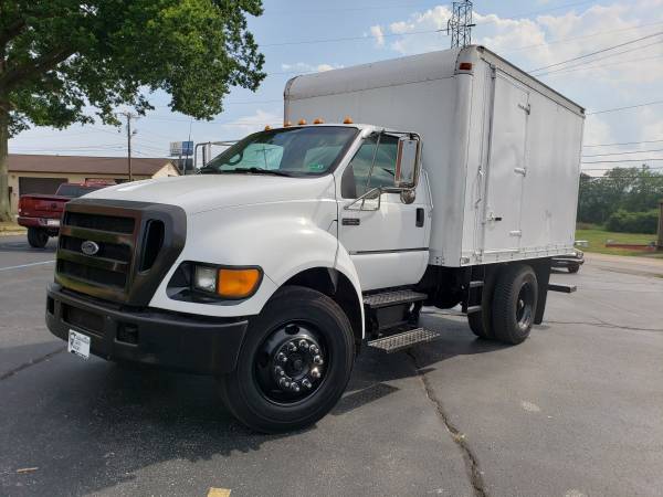 Photo 2004 FORD F-650 BOX TRUCK ((ONLY 73,000 MILES)) - $14,999 (Vienna West Virginia)
